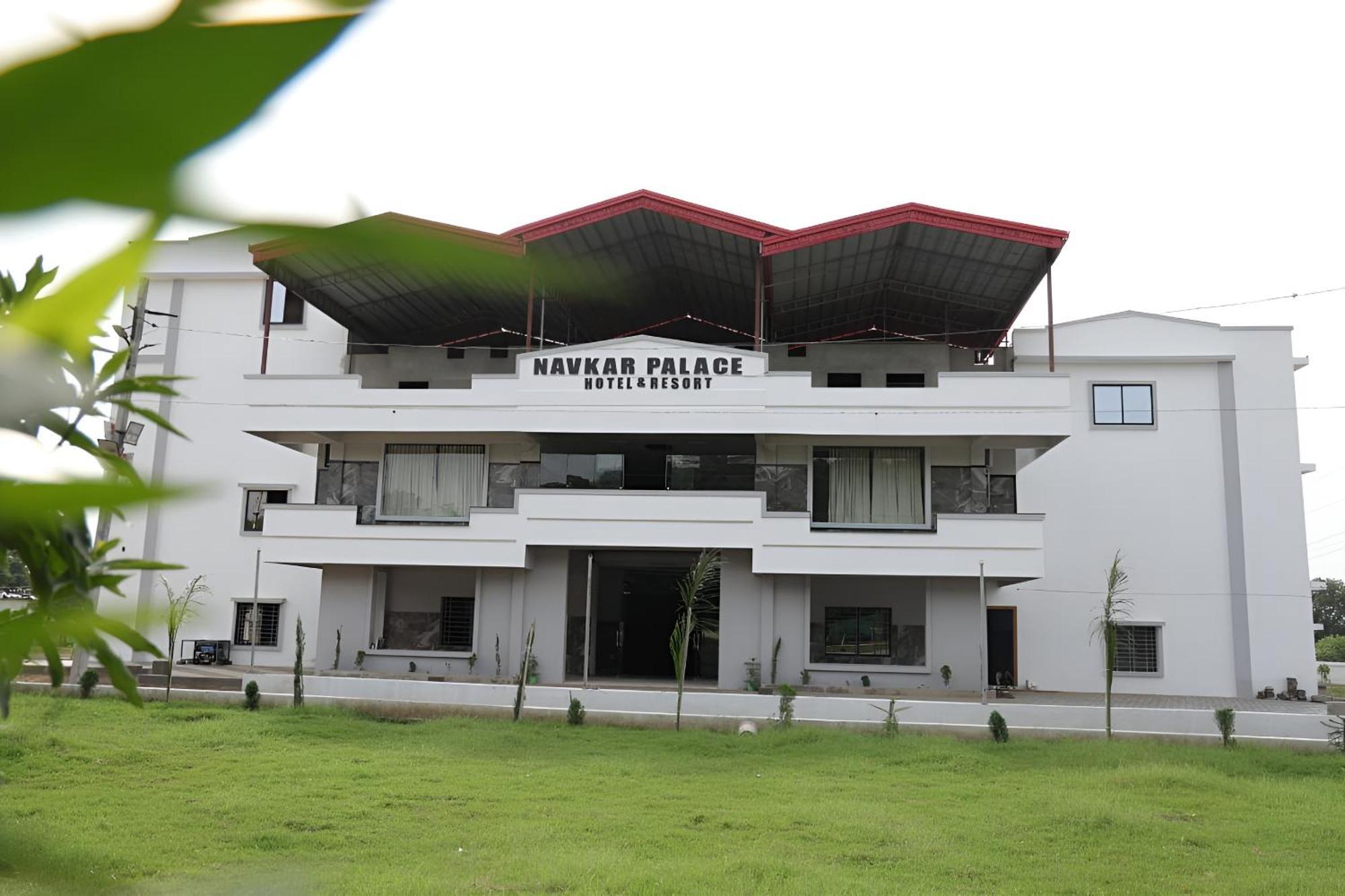 Navkar Palace Hotel & Resort, Sanawad Exterior photo